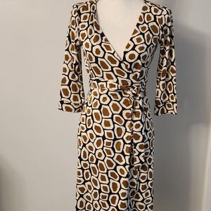 Diane Von Furstenberg Hexagon Print Wrap Dress Size 4